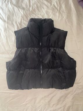 H&M Black Cropped Puffer Vest